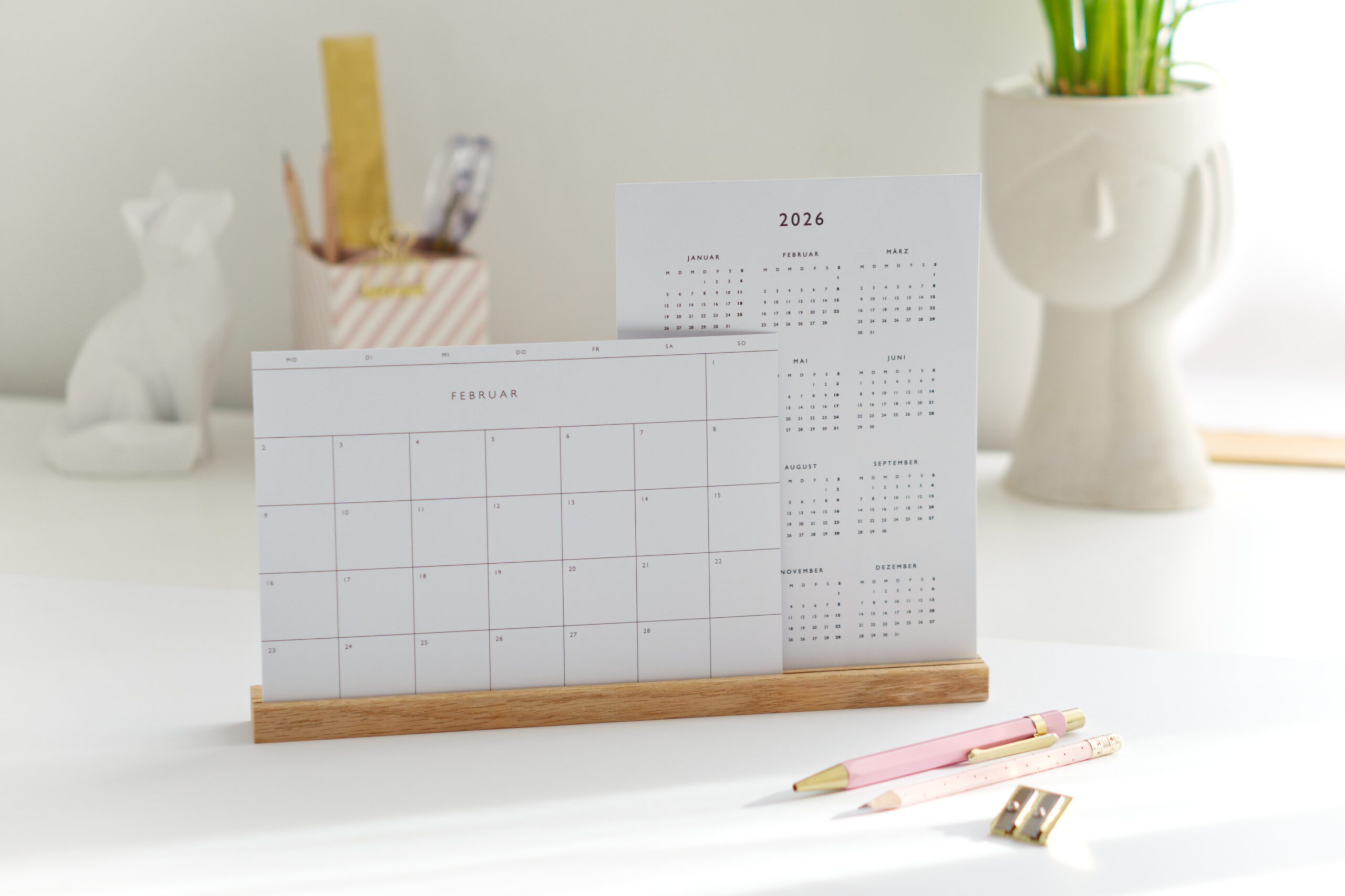kalendarz biurkowy 2026 A5 elegancki debowa podstawka stojak Follygraph minimalistyczny