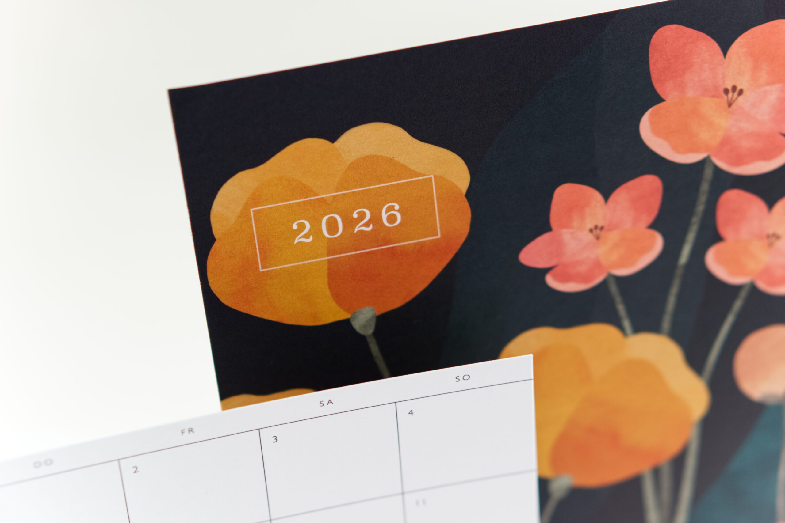 kalendarz biurkowy 2026 A5 elegancki debowa podstawka stojak Follygraph minimalistyczny